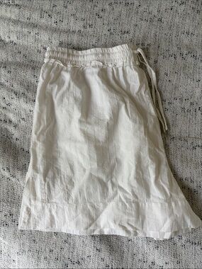 COS • White Flowy Cotton Shorts (Size L)